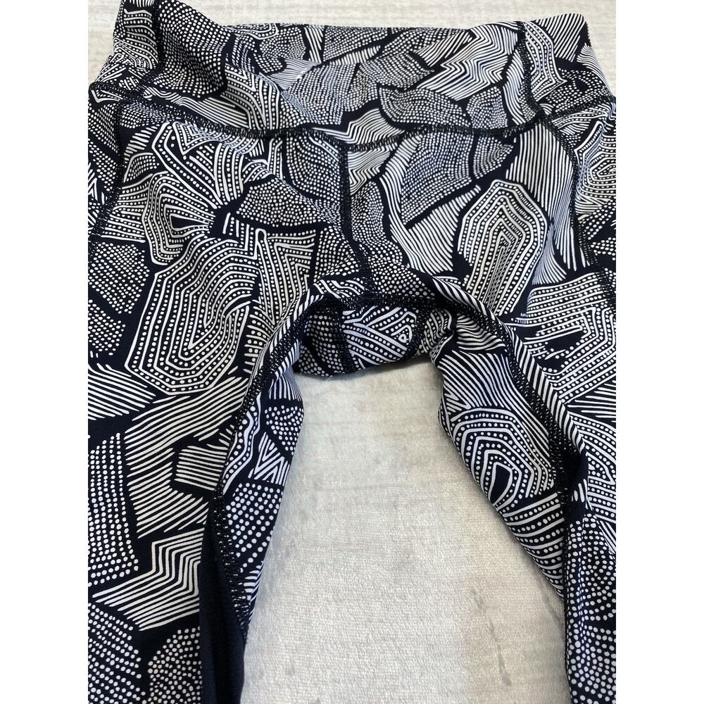 Lululemon Leggings Womens Size 6 Crop Dottie Tribe White Black Activewear Pants - Picture 5 of 12